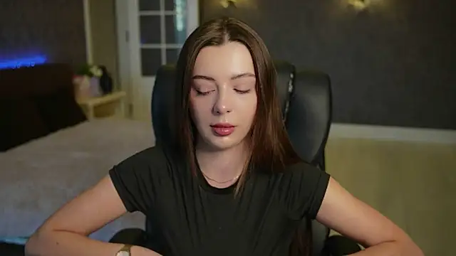 DinaCandy online show from March 17, 2026, 8:17 am