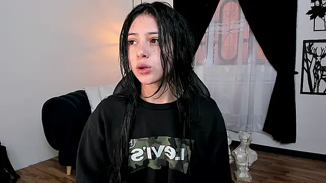 myeimmy 33 online show from September 20, 2025, 3:39 pm