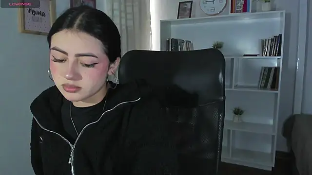 myeimmy 33 online show from February 10, 2025, 5:41 pm