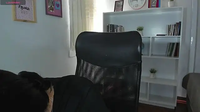 myeimmy 33 online show from February 10, 2025, 2:37 pm