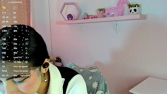 myeimmy 33 online show from March 11, 2025, 5:35 pm