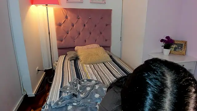 myeimmy 33 online show from March 6, 2025, 5:54 pm