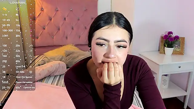 myeimmy 33 online show from March 14, 2025, 7:12 pm