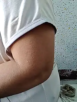 milf-kaira online show from January 7, 2025, 3:03 am