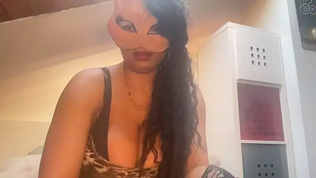 SCARLET-SANTANA online show from February 18, 2025, 10:27 am