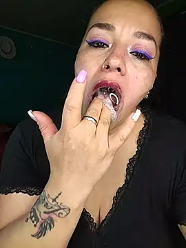 emily sweet13 online show from May 26, 2026, 1:37 am