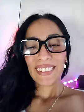 chloewildd  online show from October 19, 2025, 9:28 pm