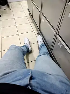 gatmoreno1 online show from October 4, 2025, 2:18 pm