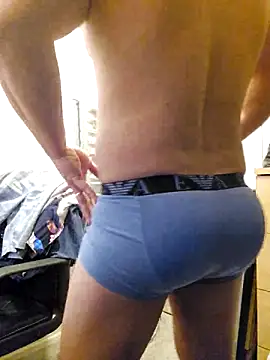 Snapshot of massivemax chatting on November 7, 2025, 9:36 am massivemax online show from November 7, 2025, 9:36 am