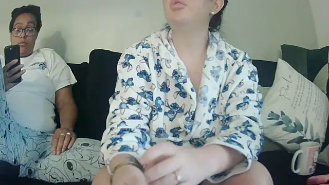 vanilla chocolate23 online show from September 18, 2025, 7:33 am