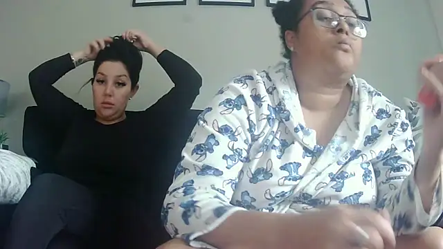 vanilla chocolate23 online show from November 3, 2025, 10:52 am