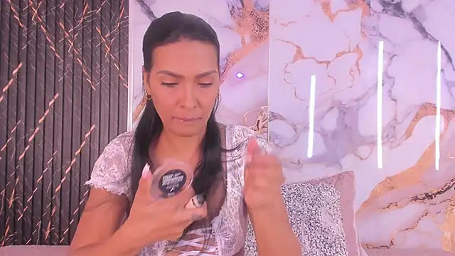 Alyson-a online show from April 15, 2026, 1:11 am