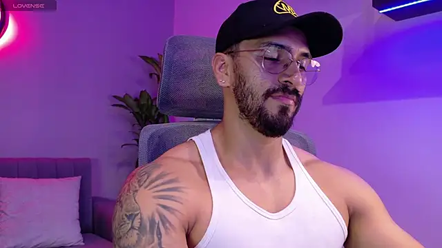 Snapshot of tony_muscle chatting on July 21, 2026, 10:44 pm tony muscle online show from July 21, 2026, 10:44 pm