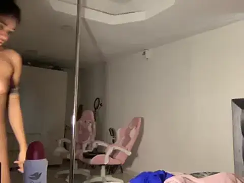 Susandolls online show from January 15, 2025, 8:48 pm