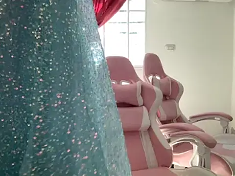 Susandolls online show from January 11, 2025, 3:52 pm