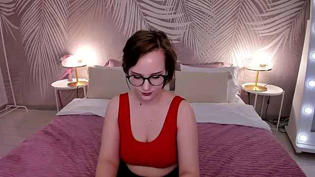 StellaGloww online show from March 1, 2025, 12:45 pm