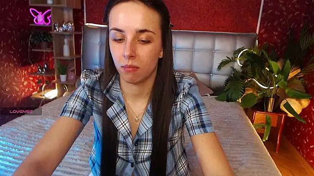 AuroraAksnesss online show from February 11, 2025, 3:18 pm