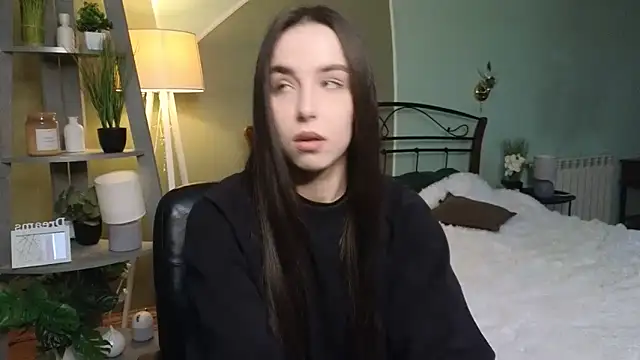 AuroraAksnesss online show from February 13, 2025, 7:35 am