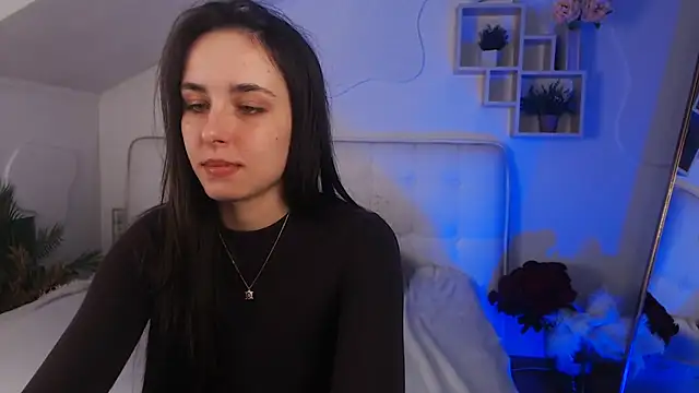 AuroraAksnesss online show from March 10, 2025, 6:01 pm