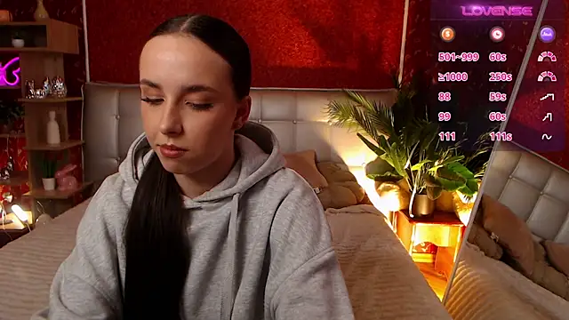 AuroraAksnesss online show from March 17, 2025, 12:14 pm