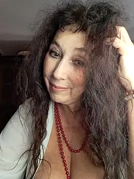 Snapshot of GypsyEsmeralda chatting on October 20, 2025, 8:04 am GypsyEsmeralda online show from October 20, 2025, 8:04 am