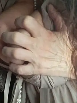 Snapshot of GypsyEsmeralda chatting on November 18, 2025, 8:01 pm GypsyEsmeralda online show from November 18, 2025, 8:01 pm