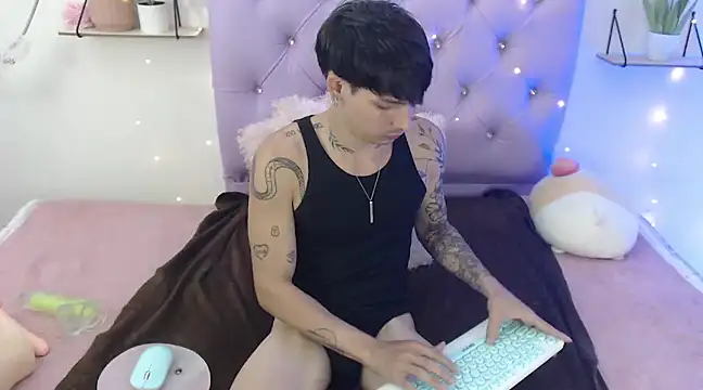 Apolo Hidalgo01 online show from March 15, 2025, 10:00 pm