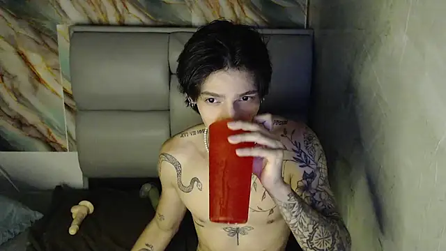 Apolo Hidalgo01 online show from October 12, 2025, 10:11 pm