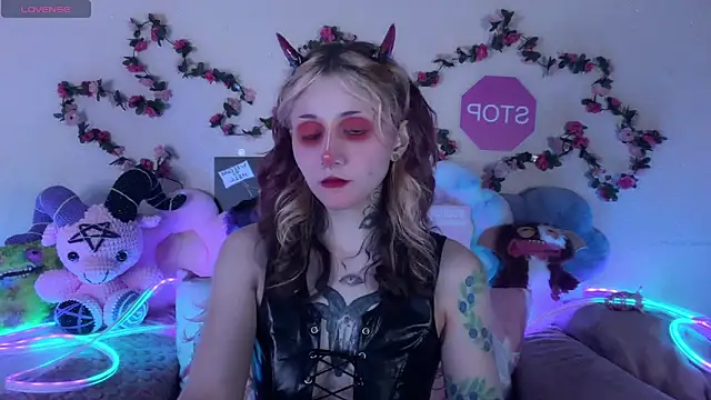 Snapshot of _Devill_Baby chatting on May 18, 2026, 7:40 pm Devill Baby online show from May 18, 2026, 7:40 pm