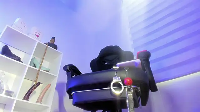 charlotte joliedart online show from November 20, 2025, 11:11 am