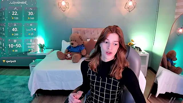 Nora Vennucci online show from September 10, 2025, 8:19 pm