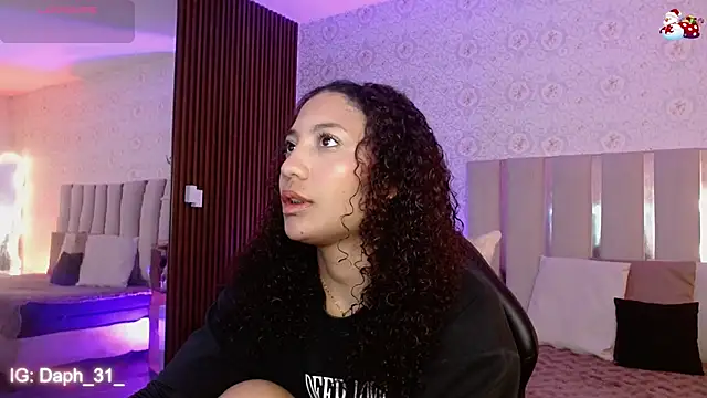 Daphnne tay online show from November 18, 2025, 3:32 am