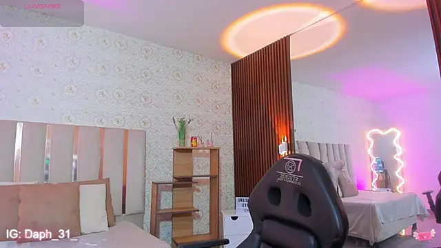 Daphnne tay online show from October 10, 2025, 3:29 am