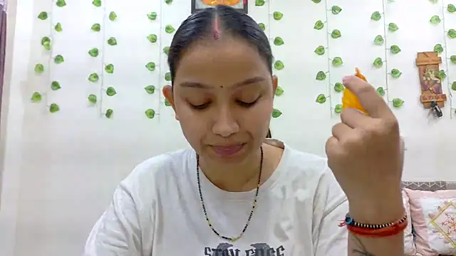 Aleena Rai online show from November 26, 2025, 7:25 pm