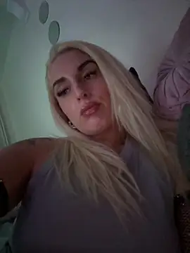 Snapshot of Barbie_26 chatting on December 12, 2024, 8:43 pm Barbie 26 online show from December 12, 2024, 8:43 pm