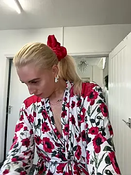 Snapshot of Barbie_26 chatting on December 6, 2024, 9:59 am Barbie 26 online show from December 6, 2024, 9:59 am