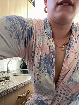 Snapshot of Barbie_26 chatting on March 18, 2025, 9:56 am Barbie 26 online show from March 18, 2025, 9:56 am