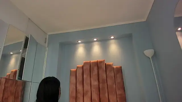 lou rosse  online show from November 26, 2025, 8:20 pm