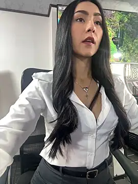 Amy Kiitty  online show from April 13, 2026, 1:37 pm