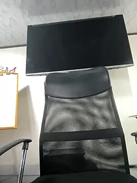 Amy Kiitty  online show from May 26, 2026, 1:09 pm
