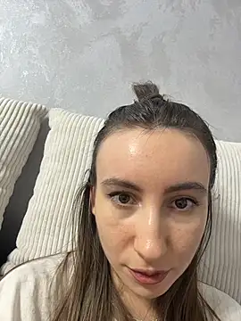 viviandaimond1 online show from November 30, 2025, 9:37 pm