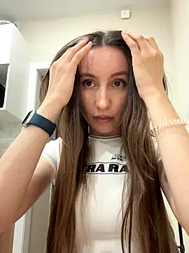 viviandaimond1 online show from September 18, 2025, 9:07 pm