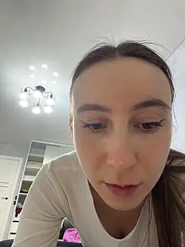 viviandaimond1 online show from December 4, 2025, 9:47 pm