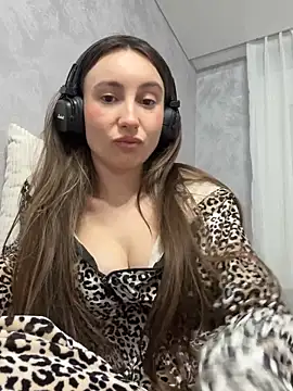 viviandaimond1 online show from October 4, 2025, 6:42 pm