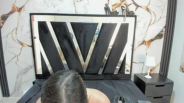 KarinaSimonz online show from October 5, 2025, 1:46 pm