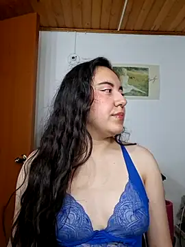 Emi chik online show from April 3, 2026, 10:32 am