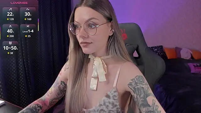 Marta May  online show from November 15, 2025, 10:52 am