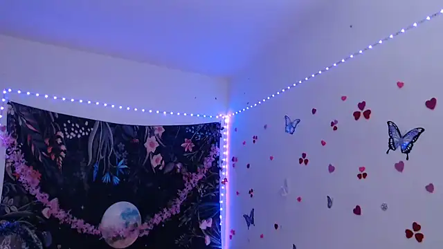 Emillyy m online show from September 8, 2025, 8:41 pm