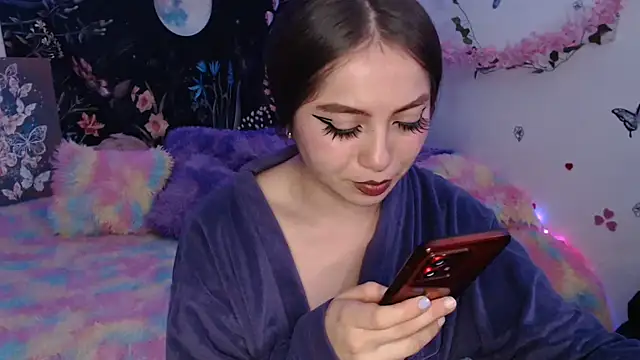 Emillyy m online show from April 9, 2026, 12:34 am