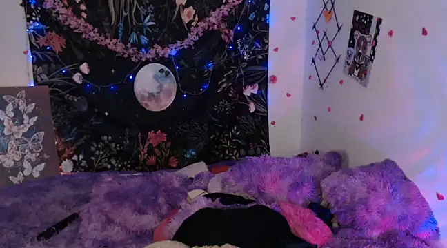 Emillyy m online show from January 15, 2025, 8:26 pm